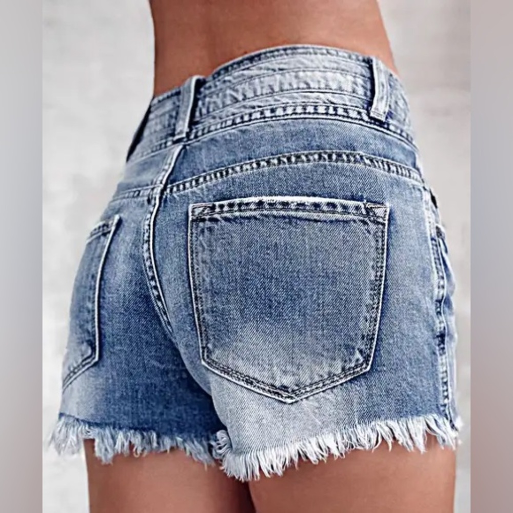 Flamingo Wash Button Fly Raw Hem Mid Rise Denim Shorts